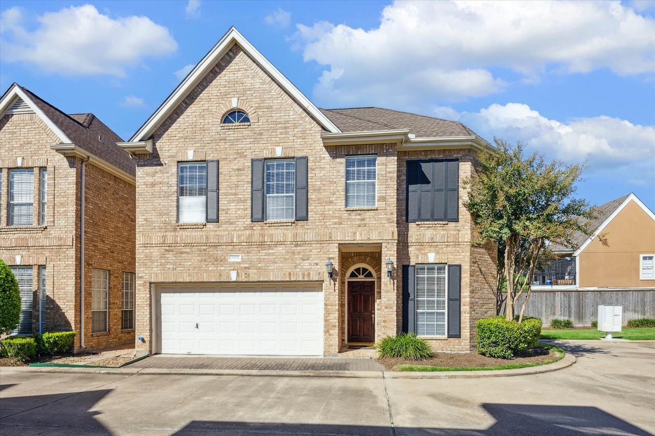 2802 Briarhurst Park - Photo 1
