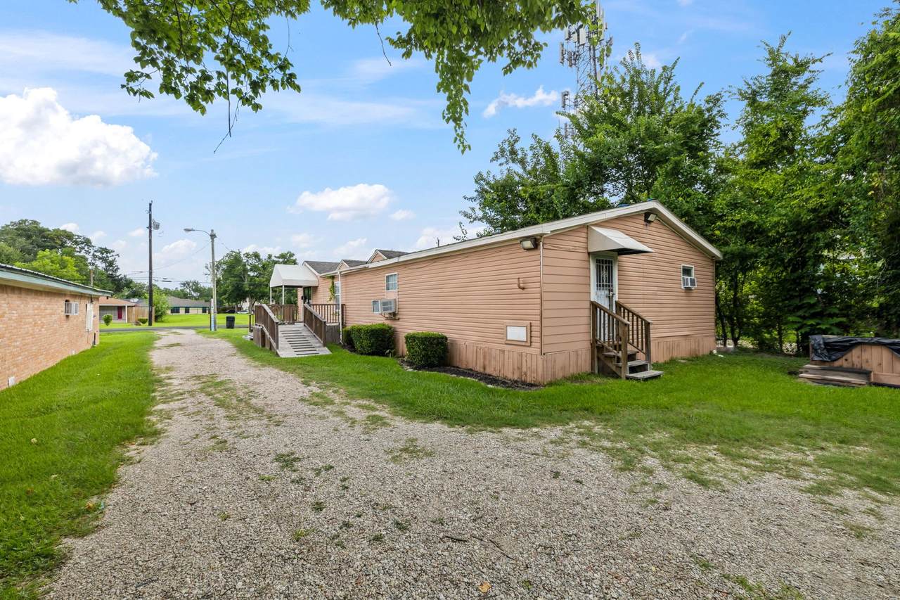 5026 Clover Street - Photo 1