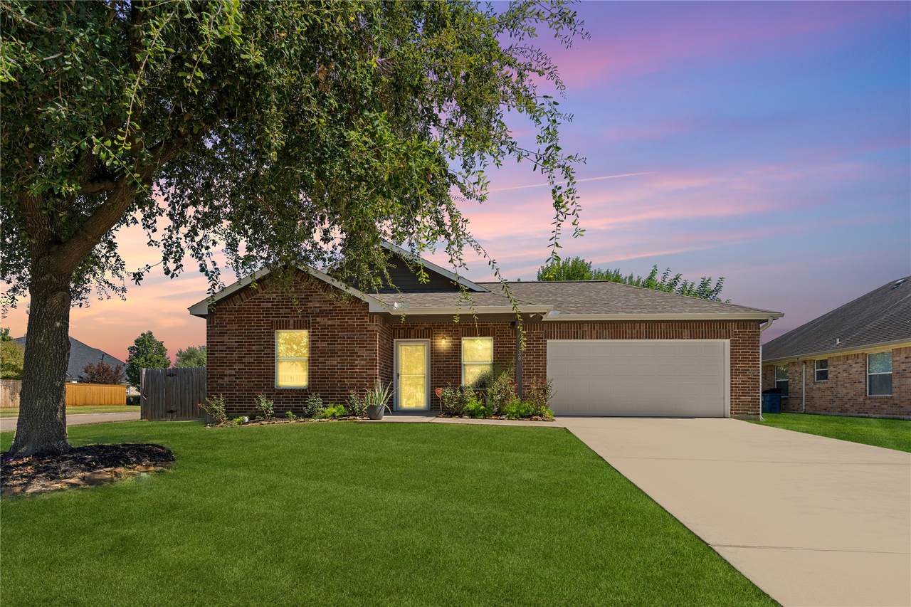 1738 Riane Lane - Photo 1