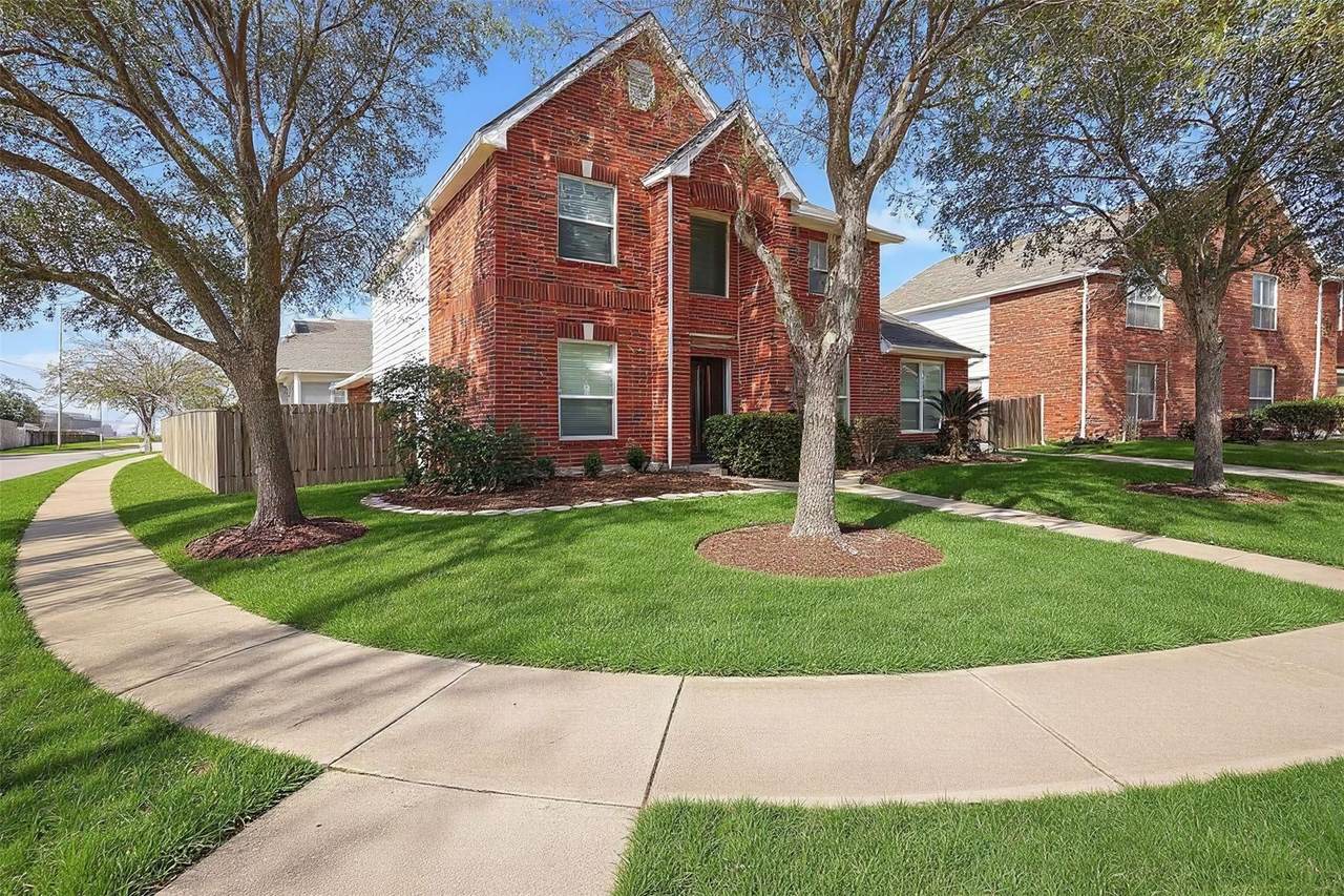 9319 Hudson Bend Circle - Photo 1