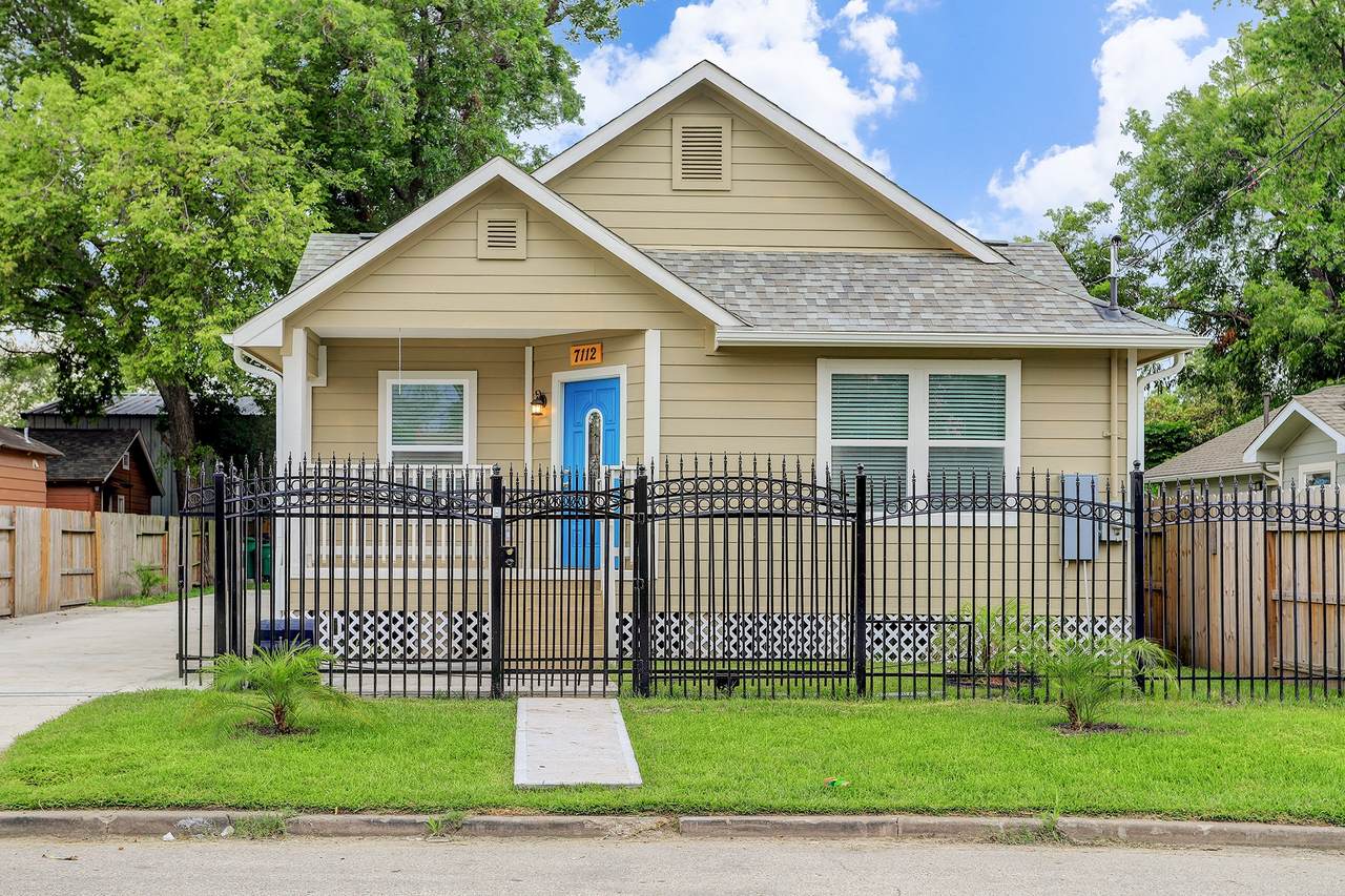 7112 Avenue L - Photo 1