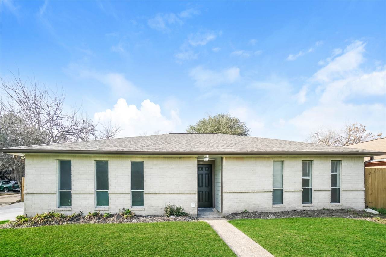 203 La Fonda Drive - Photo 1