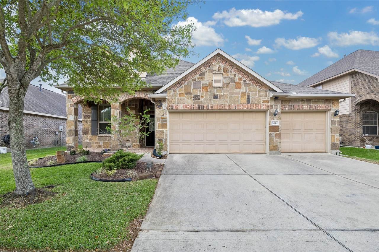 6723 Hunters Way Lane - Photo 1