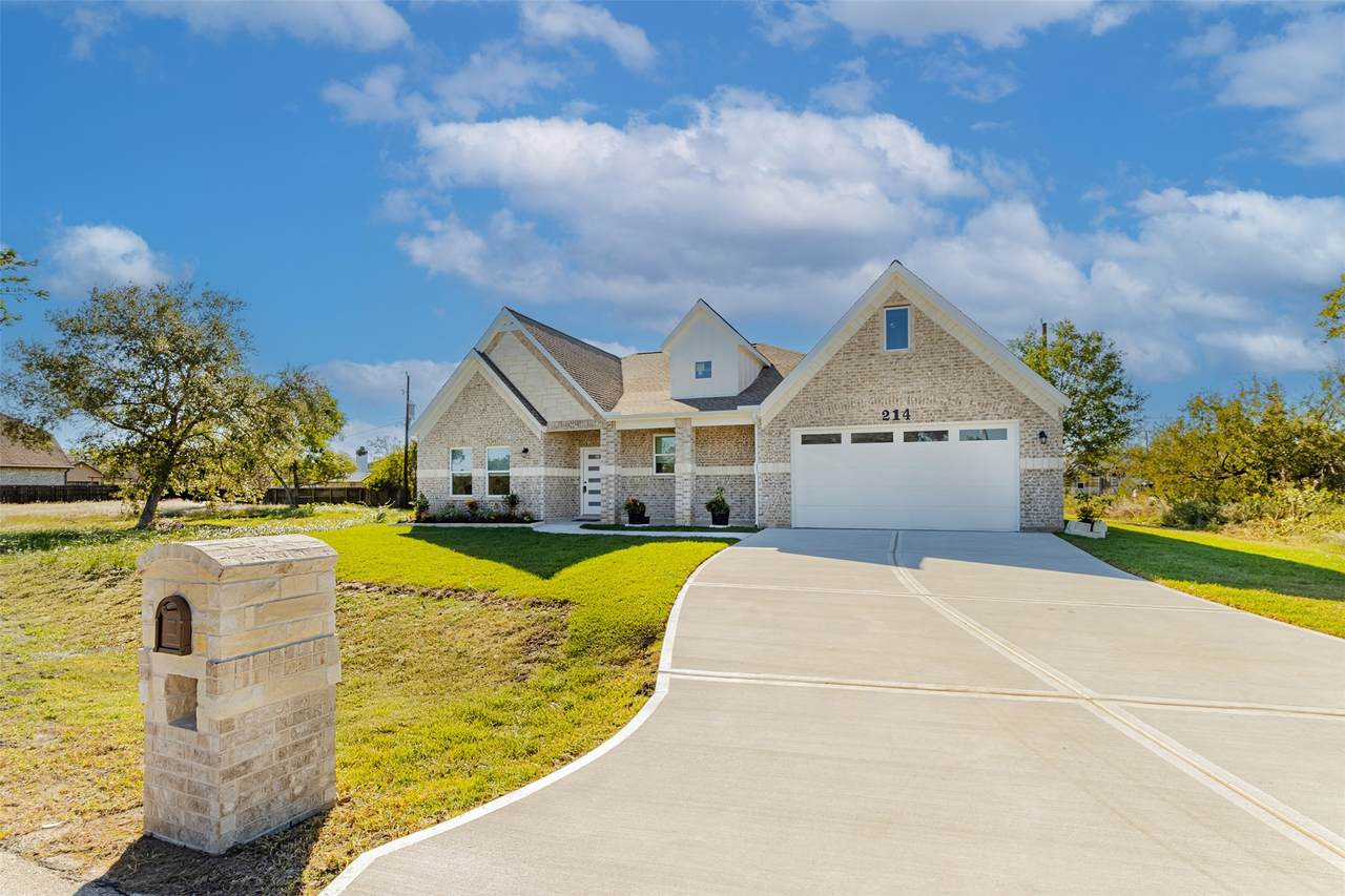 214 Pinedale Avenue - Photo 1