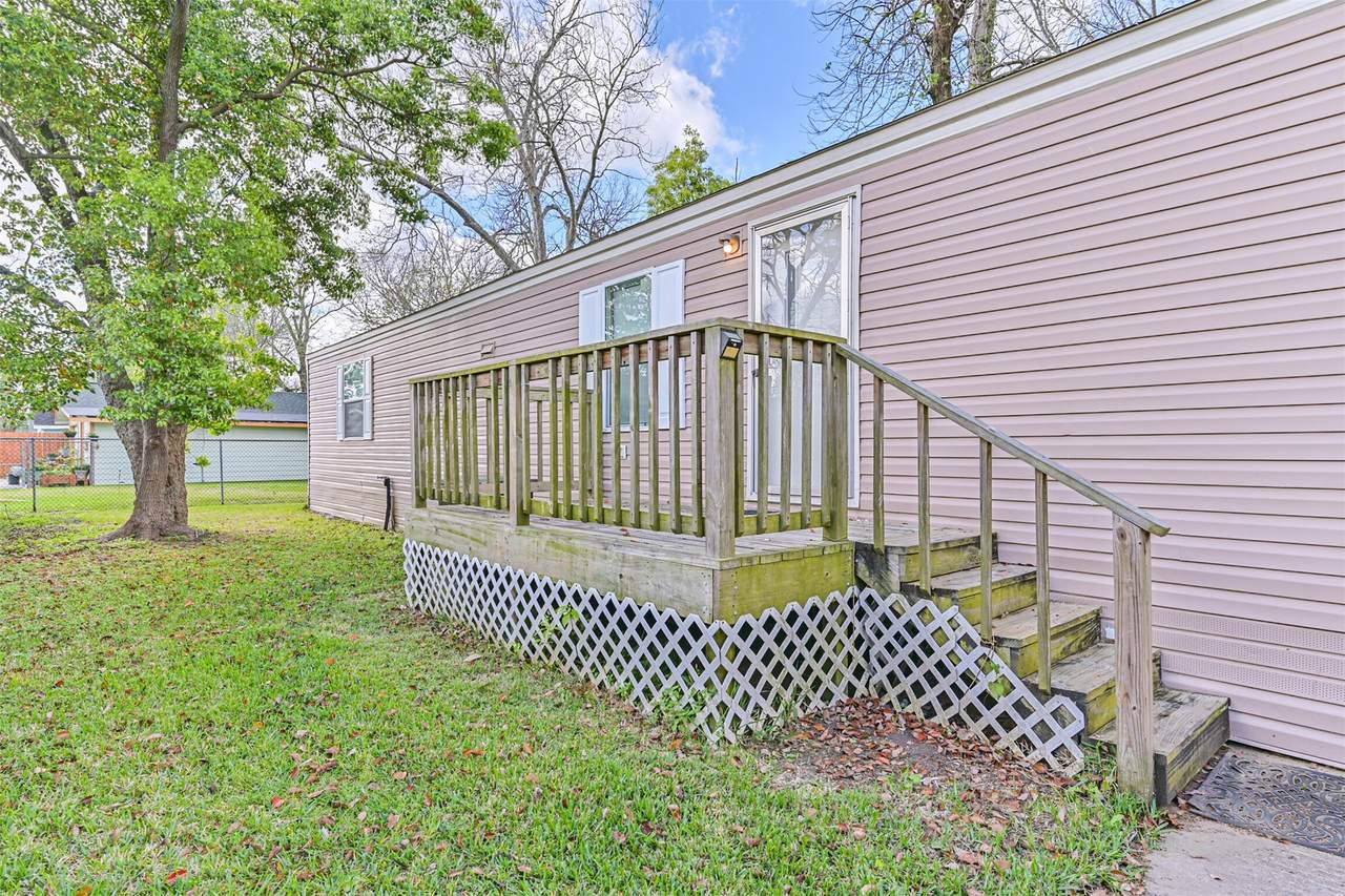 4702 10th Street - Photo 1