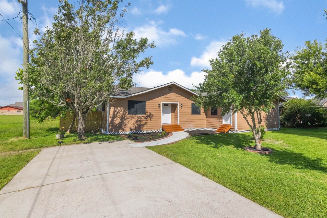 113 Holmes Street - Photo 1