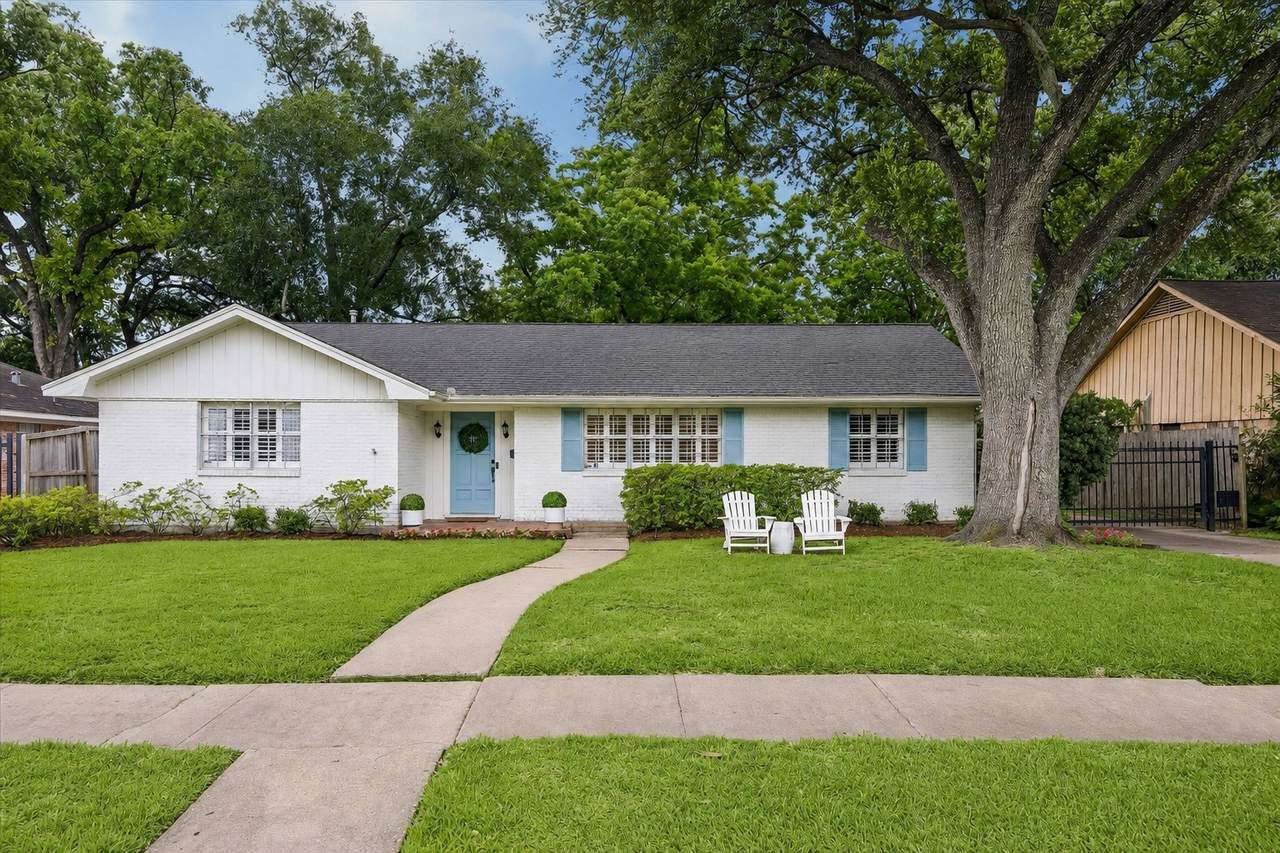 7623 Meadowvale Drive - Photo 1