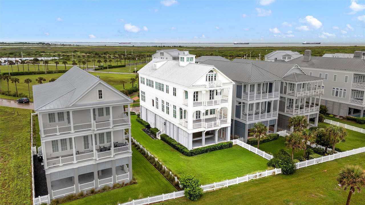 2425 Seaside Drive - Photo 1