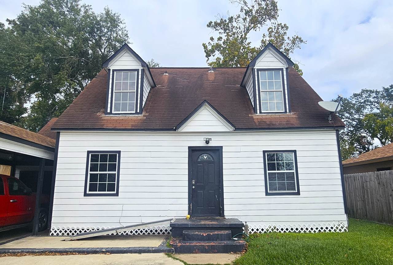 402 James Avenue - Photo 1