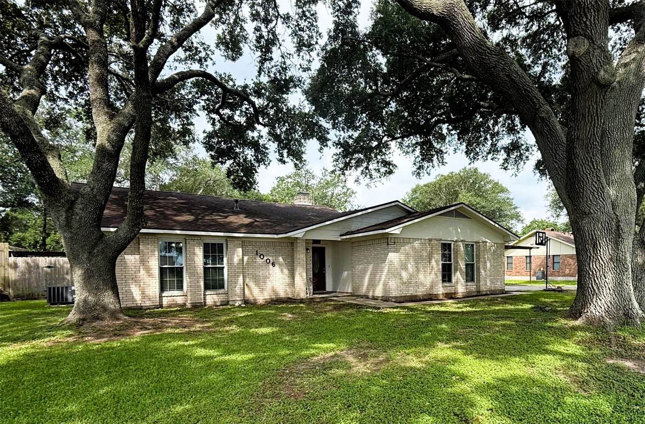 1006 Fairlane Drive - Photo 1