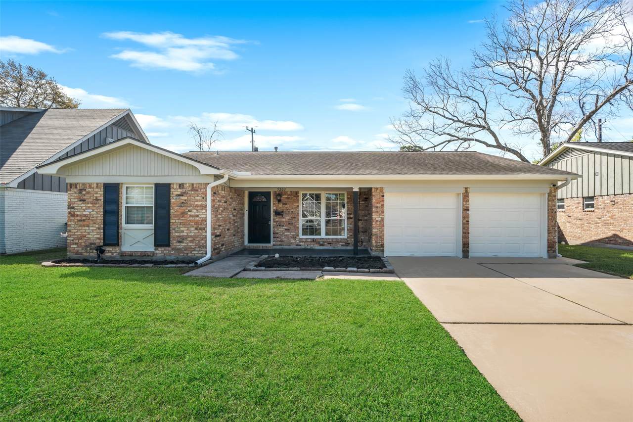 5203 Chantilly Lane - Photo 1