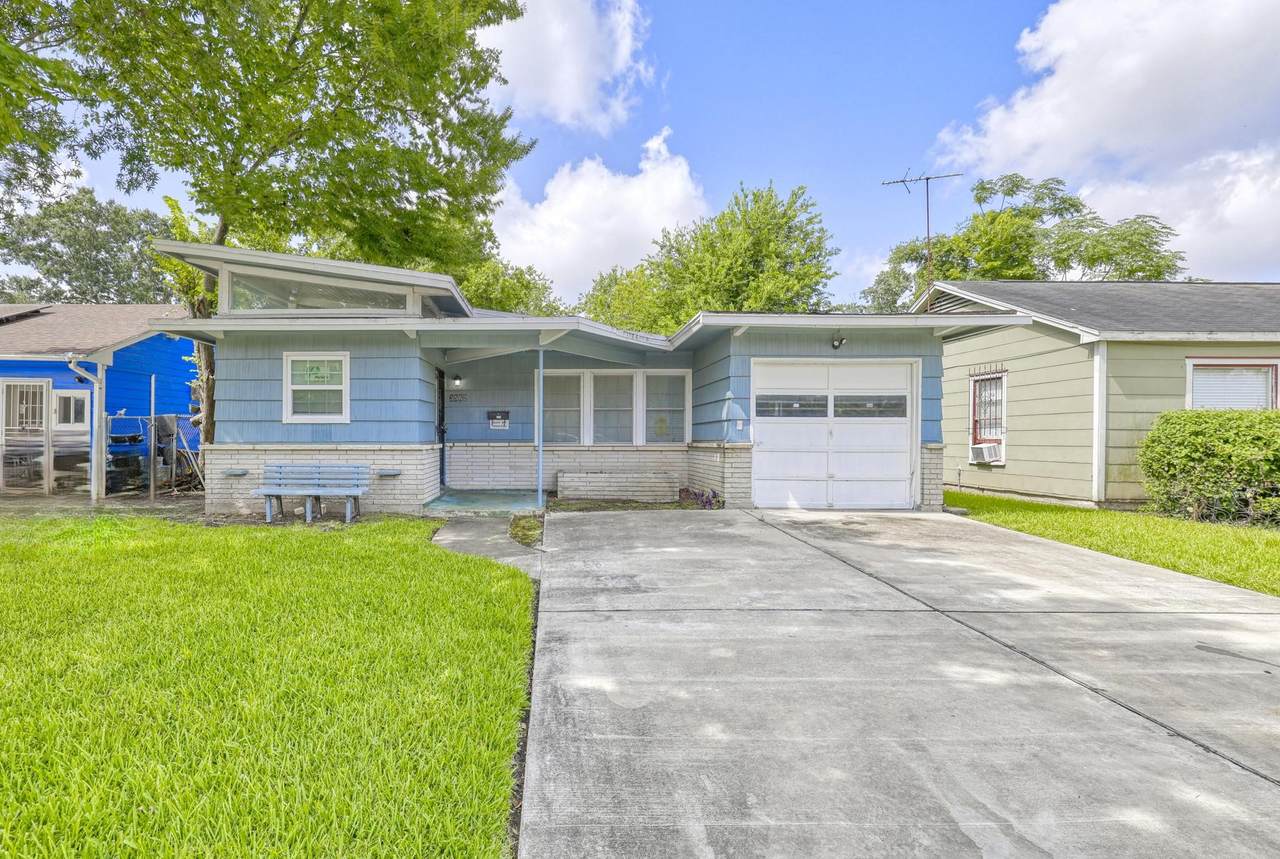 3562 Rosewood Street - Photo 1