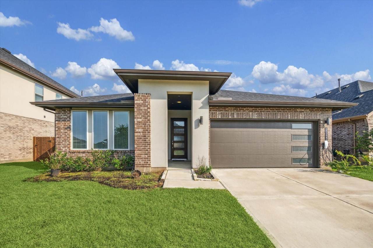 29227 Alpine Garden Drive - Photo 1