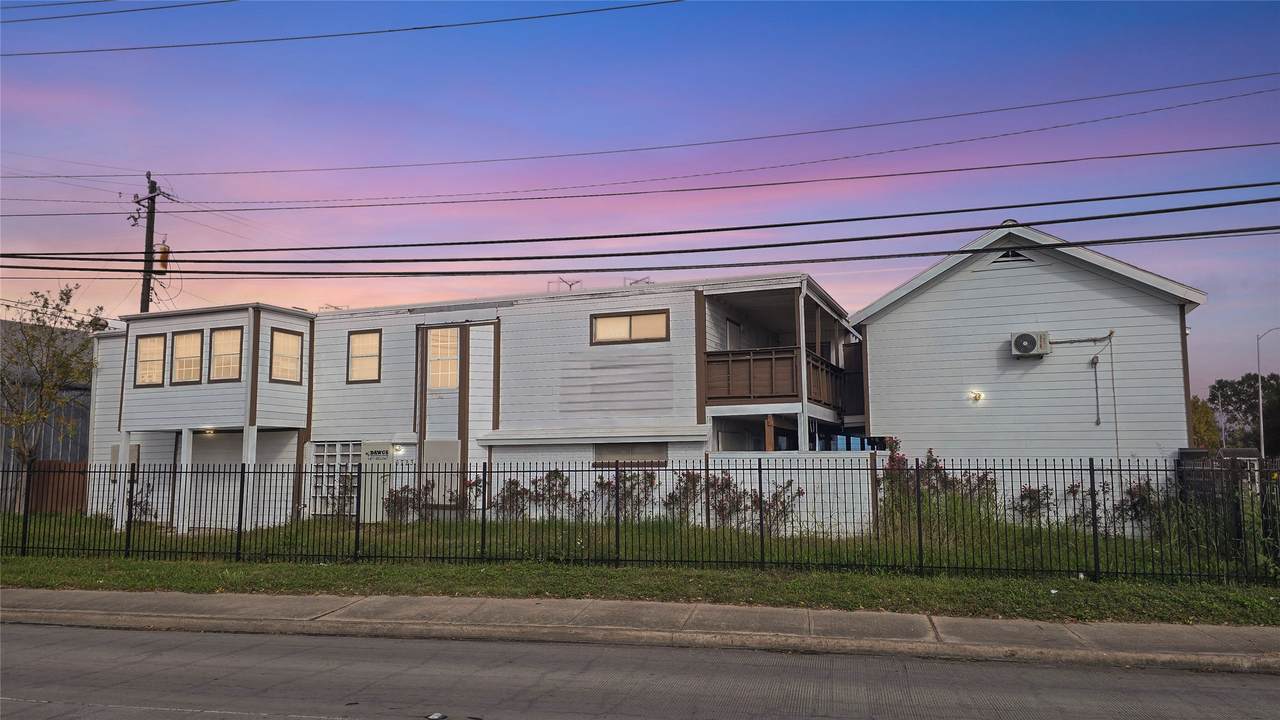 6723 South Loop - Photo 1