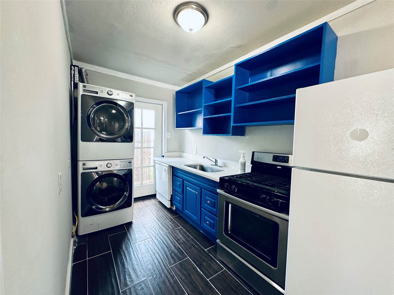 1 Sidney Street - Photo 1