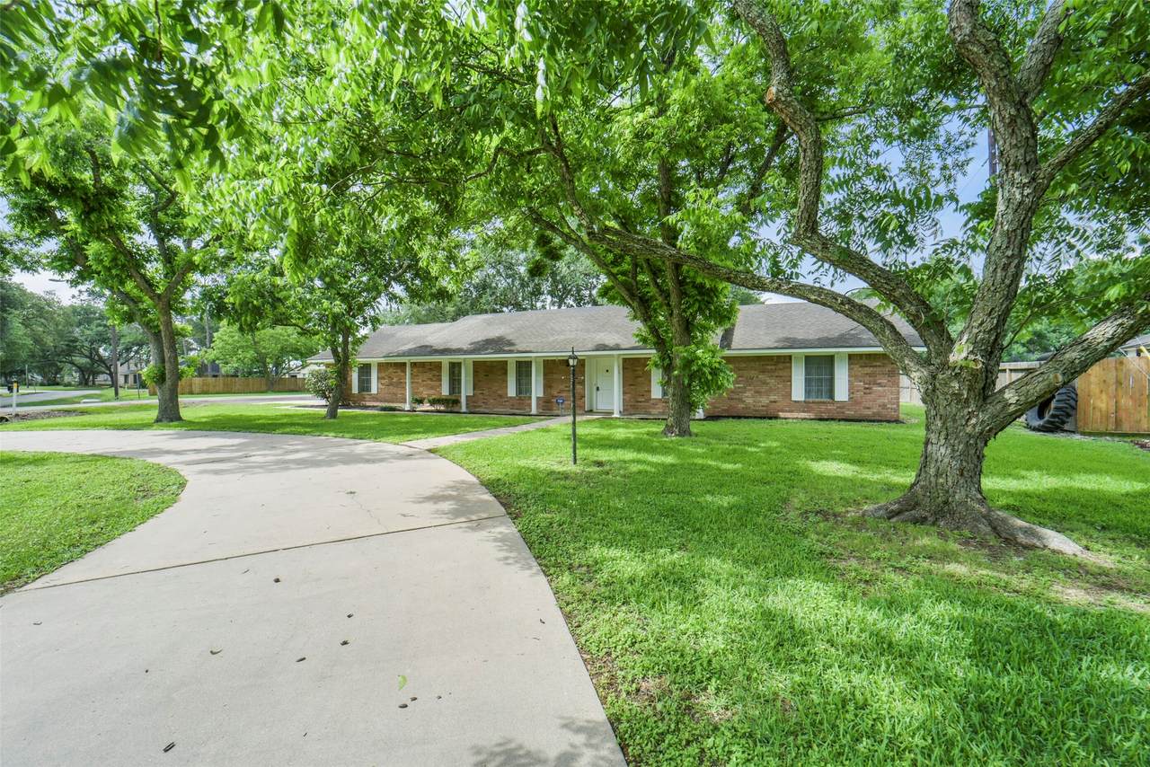 705 Darlene Lane - Photo 1