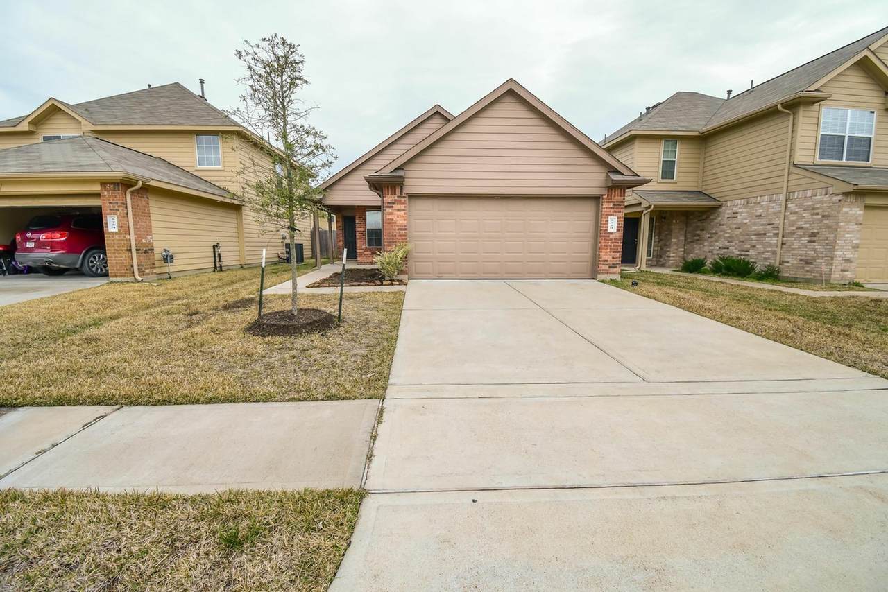 5750 Kyle Cove Drive - Photo 1