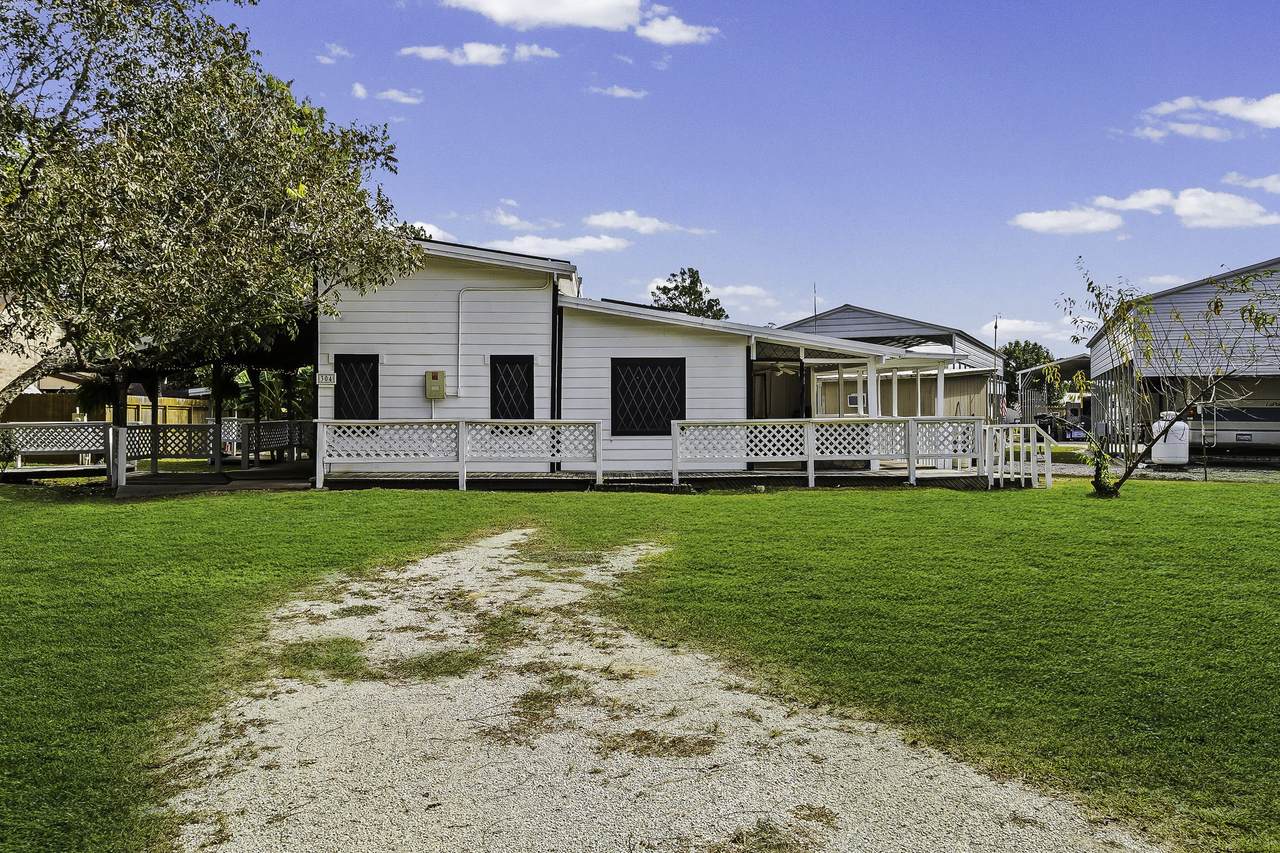 304 Sunrise Drive - Photo 1