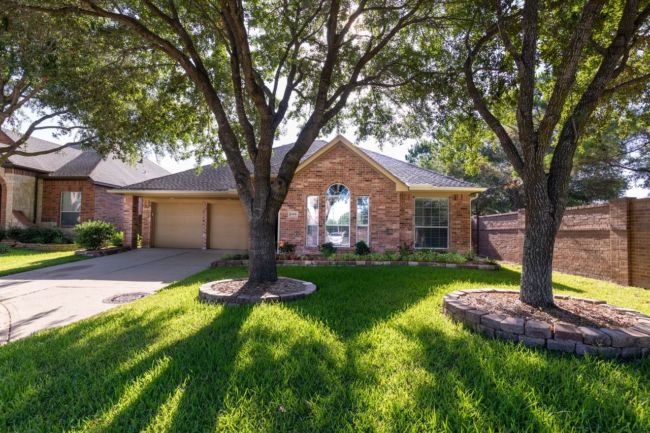 10906 Bernalda Circle - Photo 1