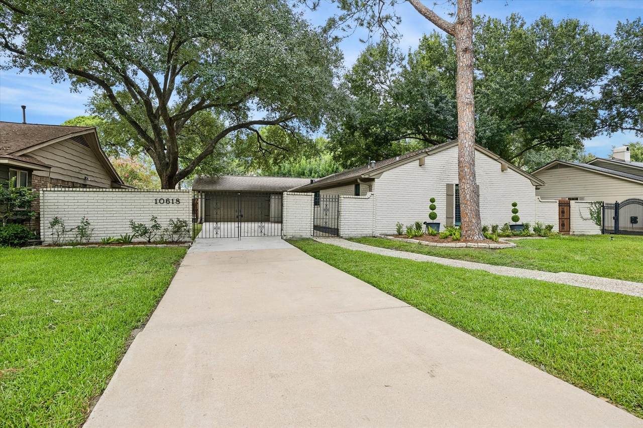 10618 Cranbrook Road - Photo 1