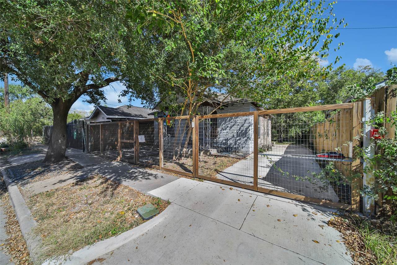 1120 Capron Street - Photo 1