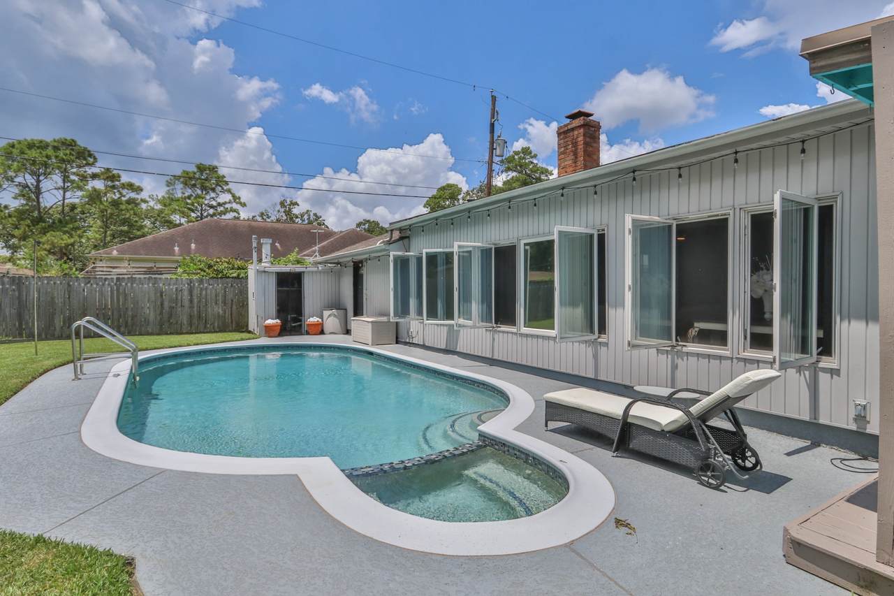 502 Wildwood Drive - Photo 1