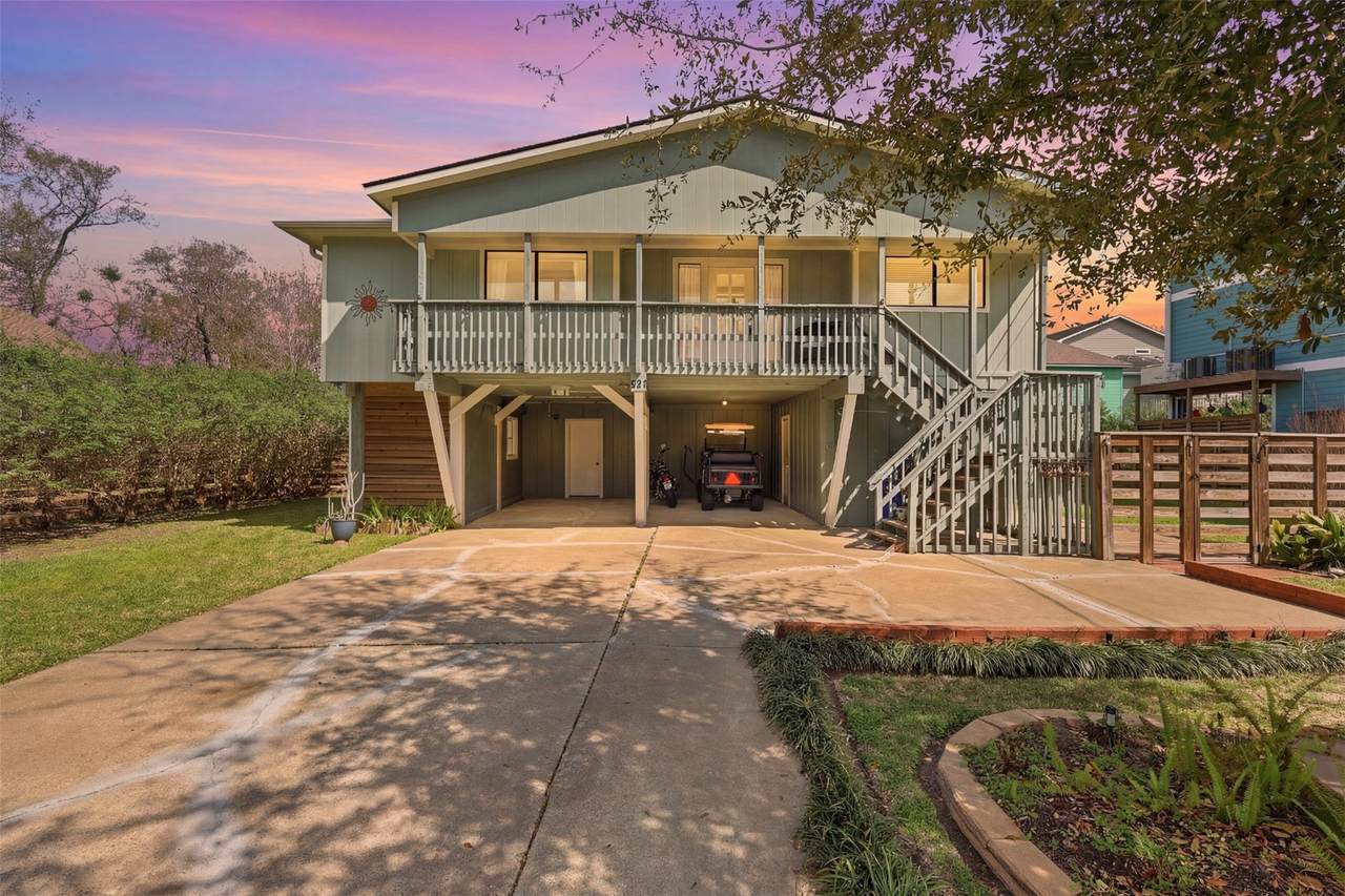 221 Oak Road - Photo 1