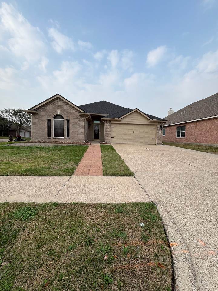 903 Christopher - Photo 1