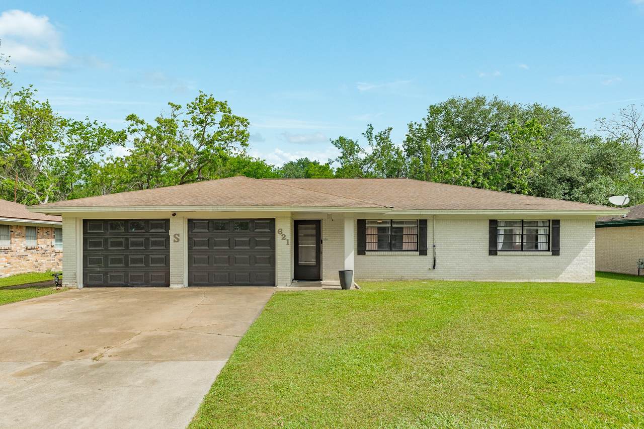 621 Southside Drive - Photo 1