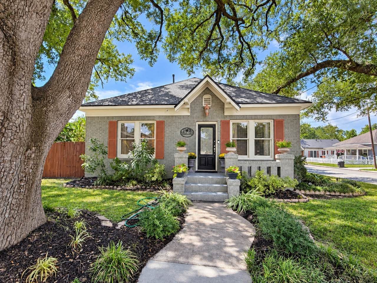 415 Avenue D - Photo 1