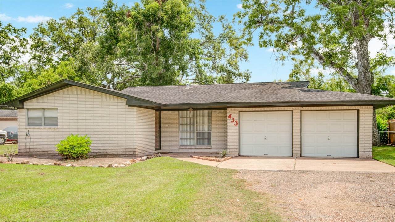 433 Southern Oaks Drive - Photo 1