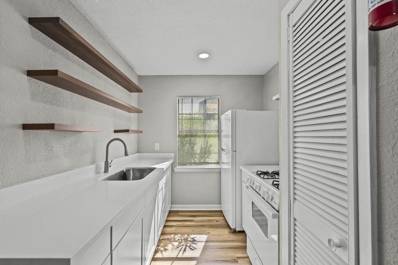 1927 Ave M 1/2 - Photo 1