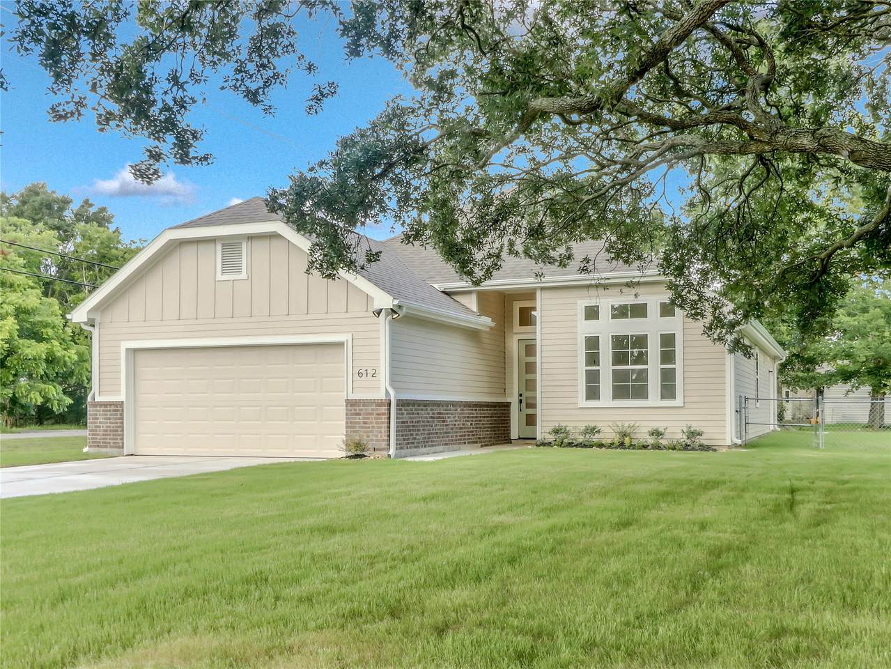 612 Evans Street - Photo 1