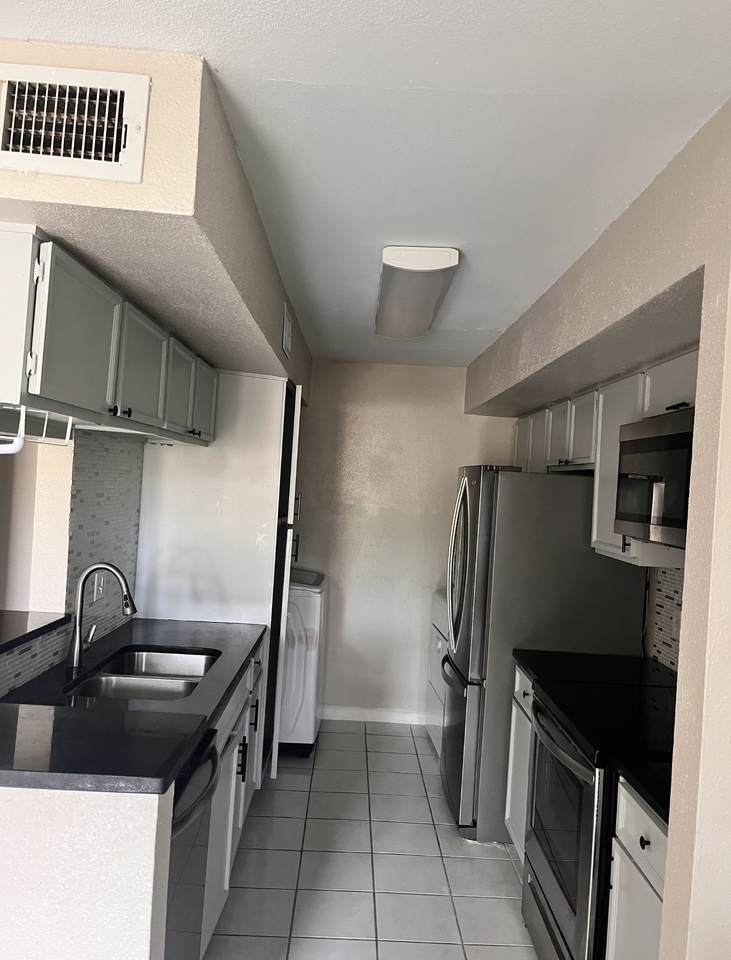 6633 Airport Boulevard - Photo 1