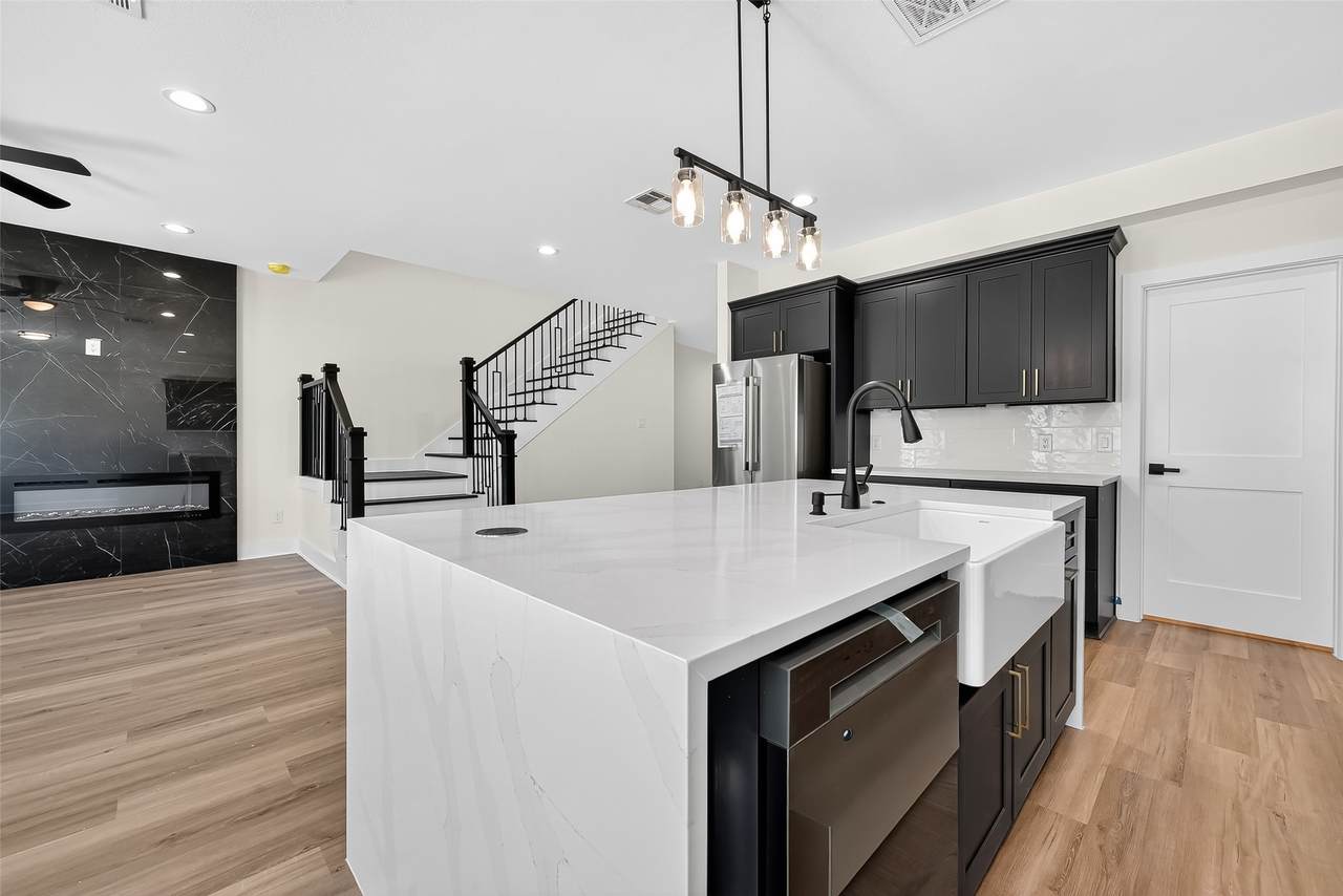 12315 New Jordan Lane - Photo 1