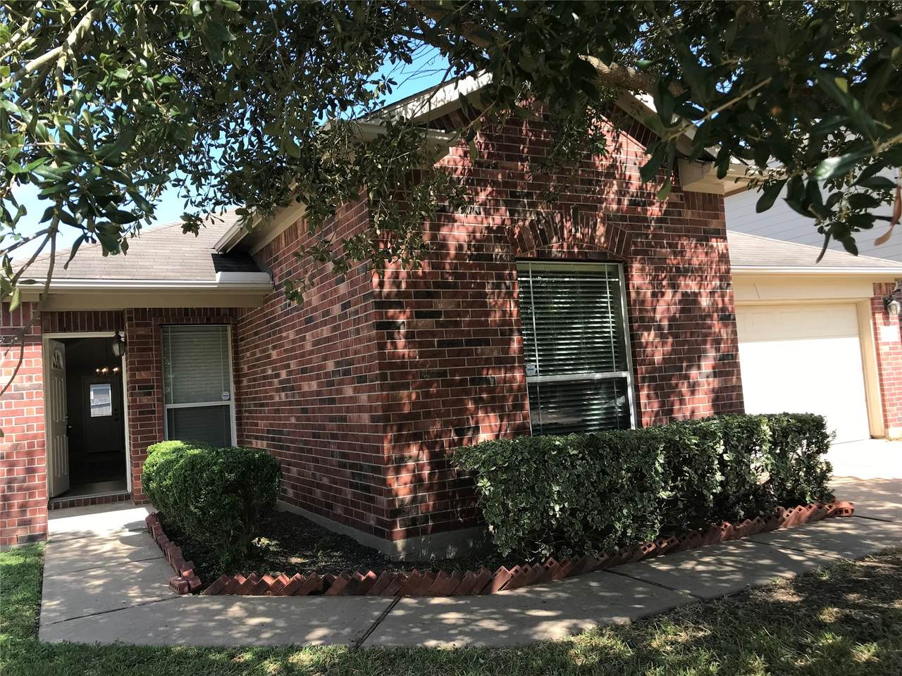 19514 Rum River Court - Photo 1