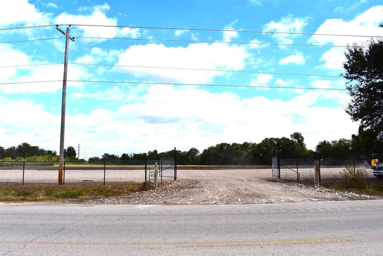 8911 Fm 524 Road - Photo 1