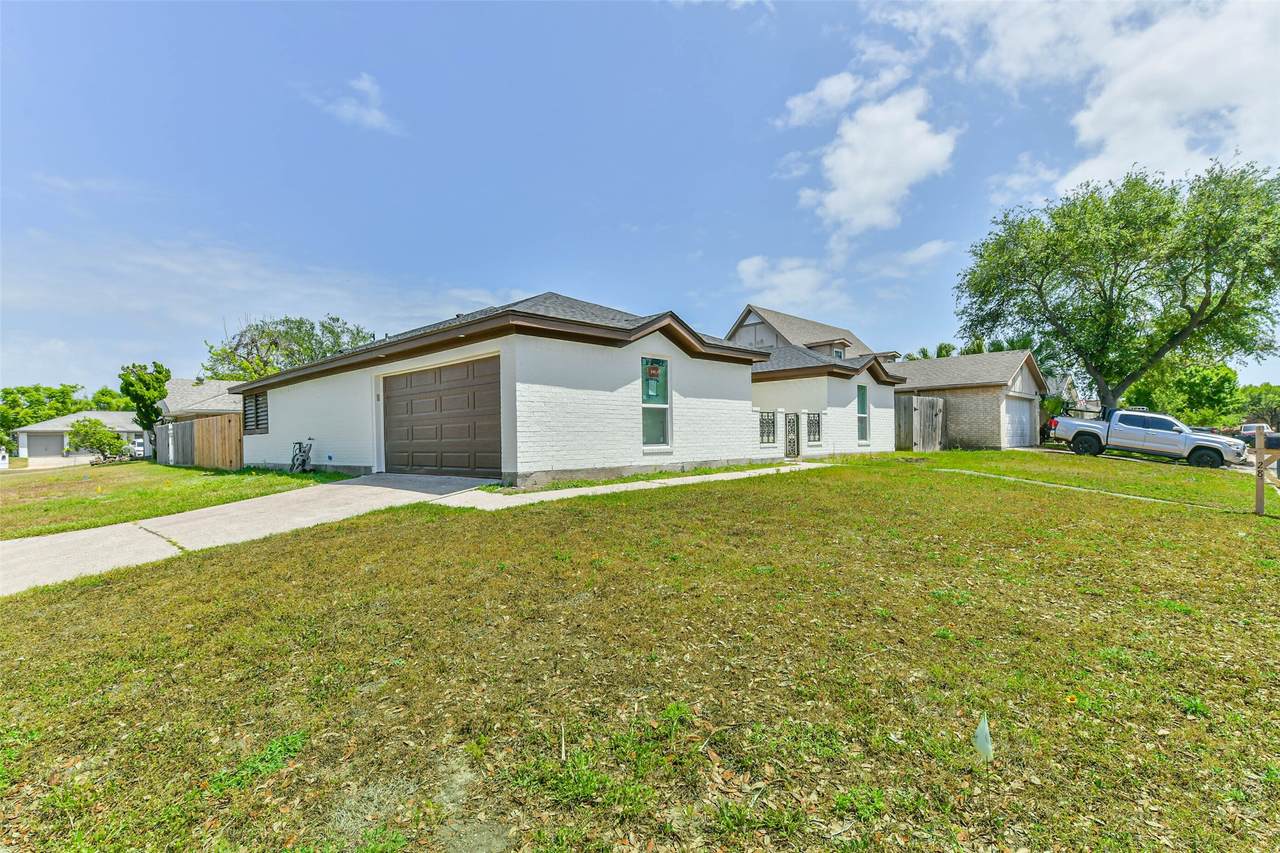 28 Back Bay Circle - Photo 1