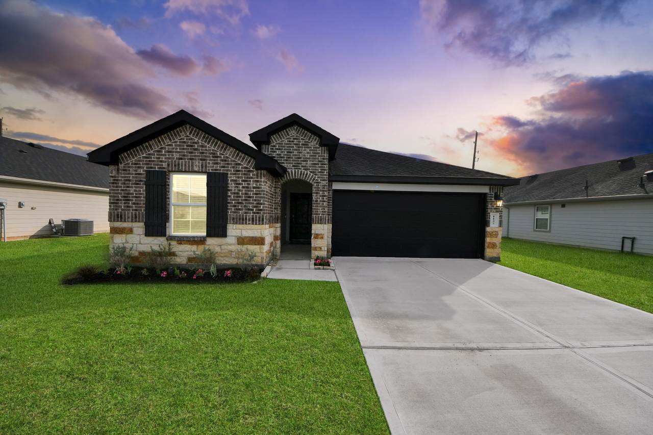 1137 Buffalograss Trail - Photo 1