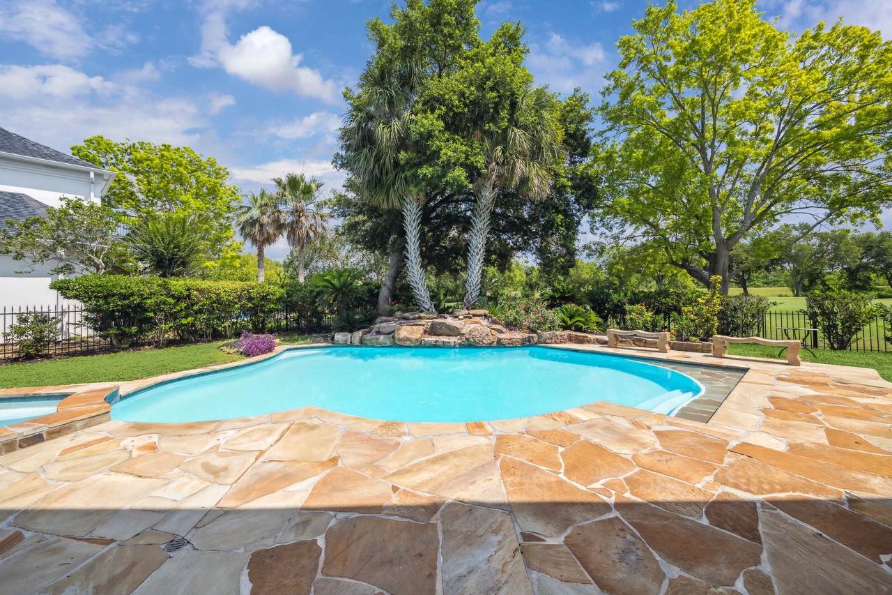 4111 Thistle Hill Court - Photo 1