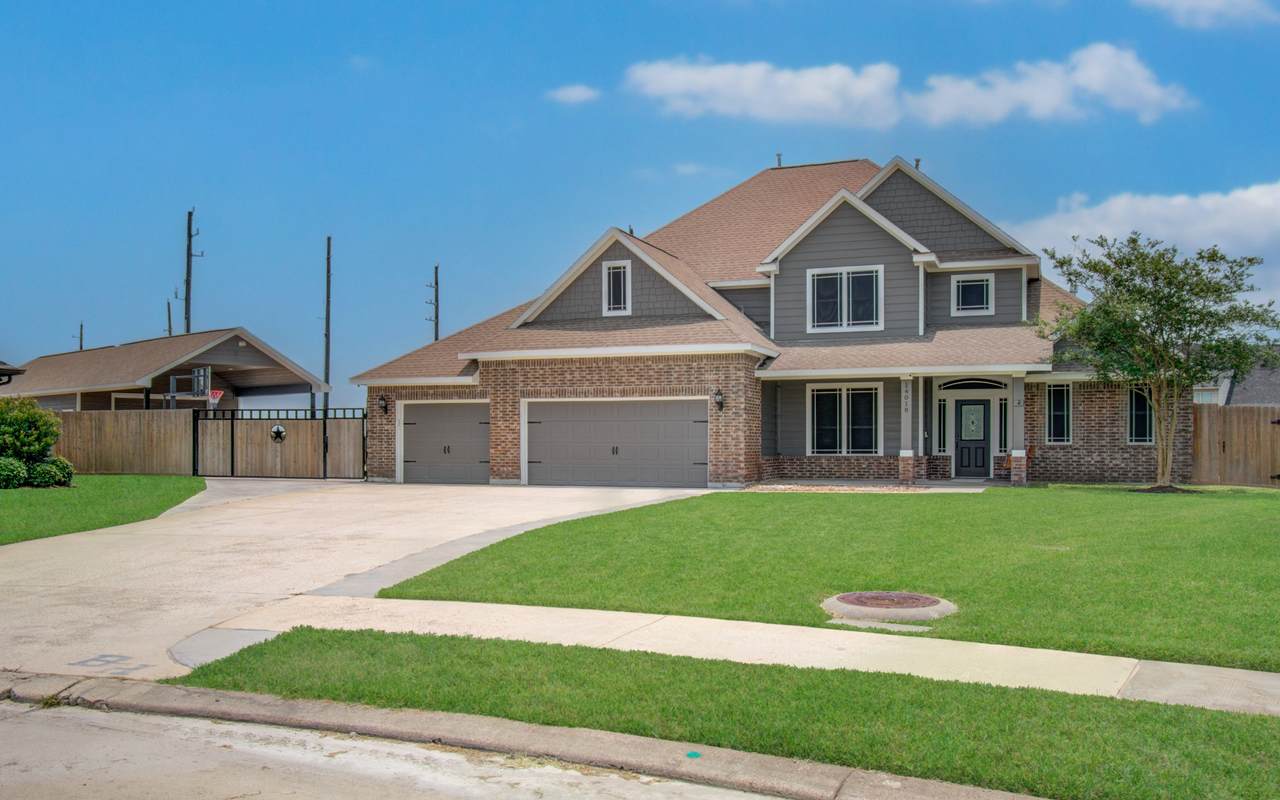 14018 Hawthorne Circle - Photo 1