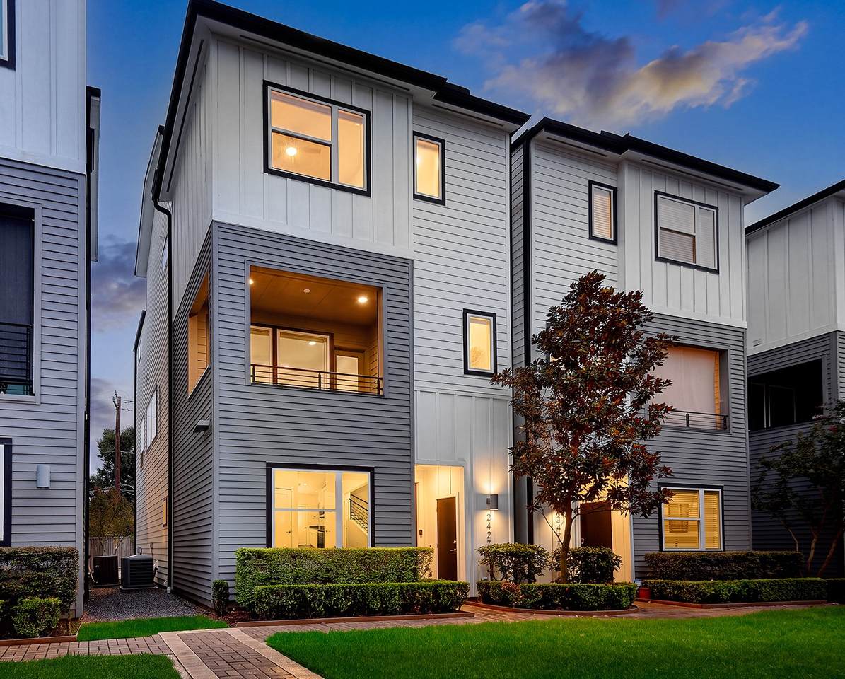 2427 11th Street - Photo 1
