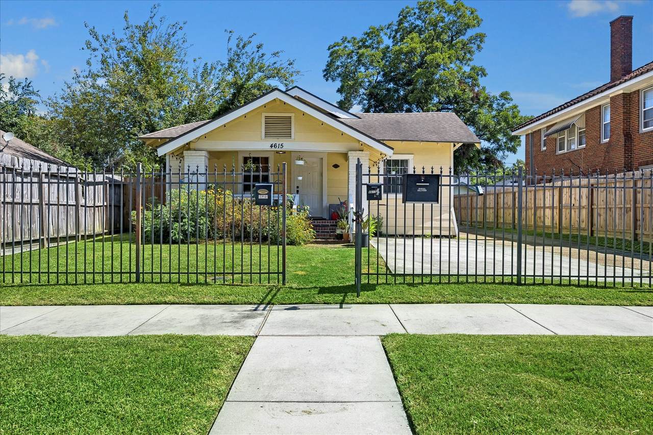 4615 Woodside Street - Photo 1