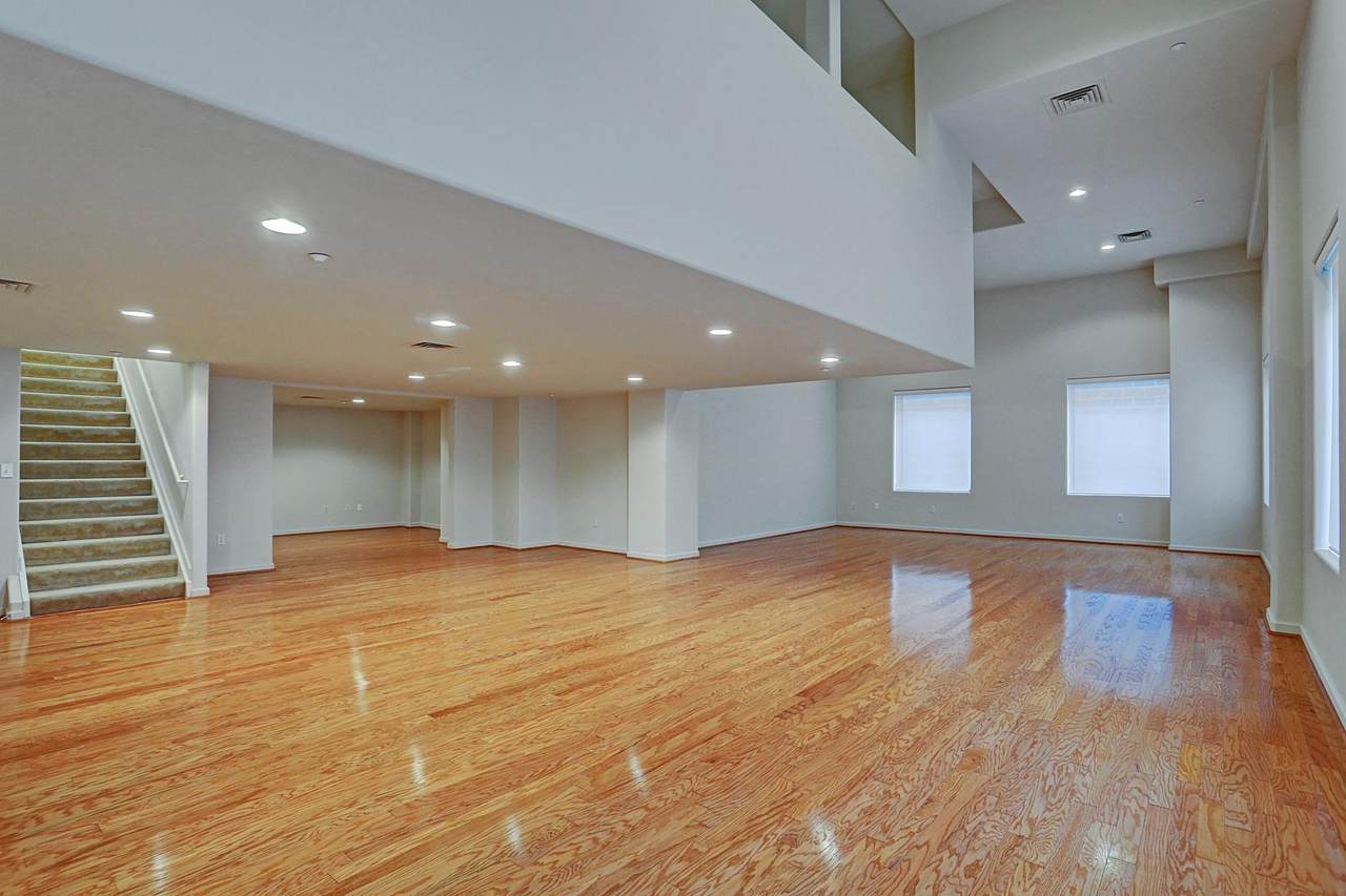914 Main St Street - Photo 1
