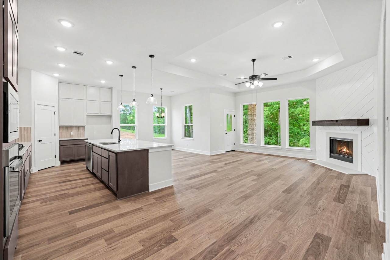 13608 Armstrong - Photo 1