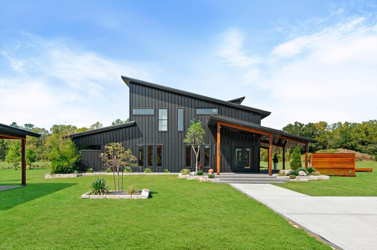 2743 Bobville - Photo 1