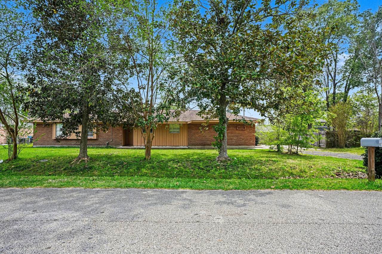 722 Fall Creek Drive - Photo 1
