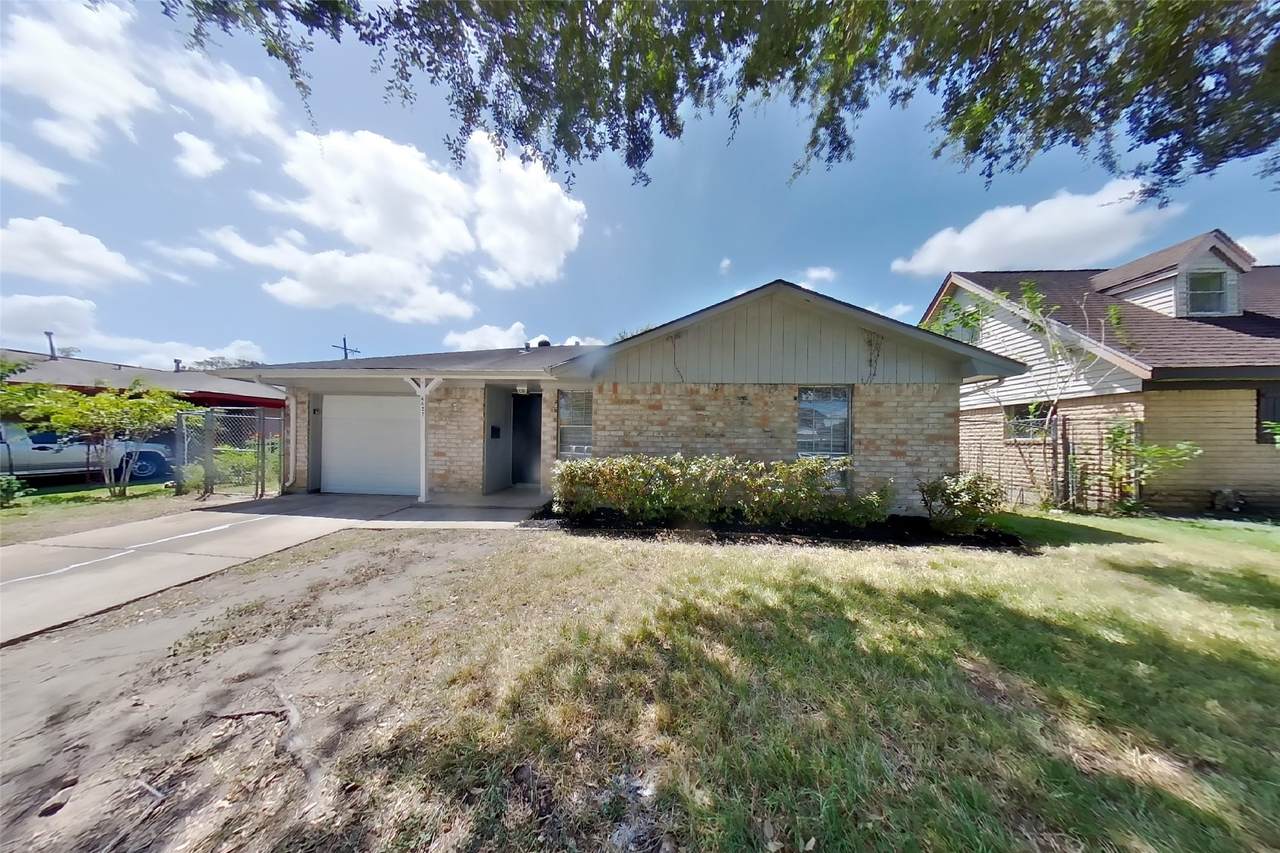 4427 Oakside Drive - Photo 1