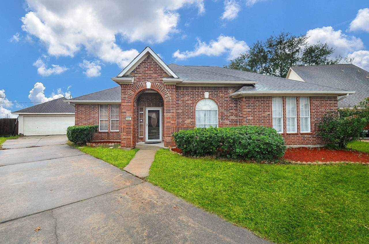 2523 Carriage Lane - Photo 1