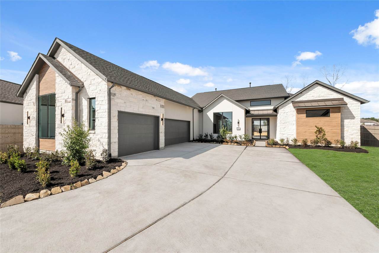 15719 Saffron Summer Street - Photo 1